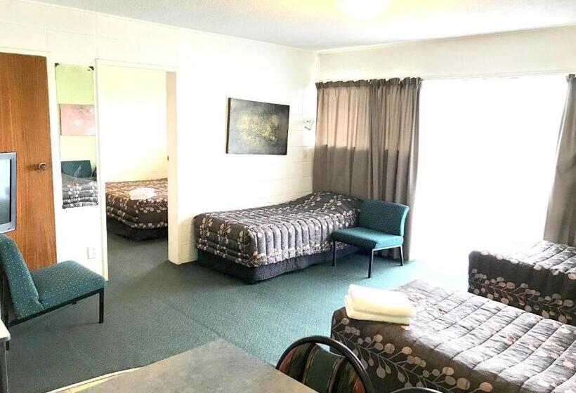 חדר משפחתי, Greenview Motel