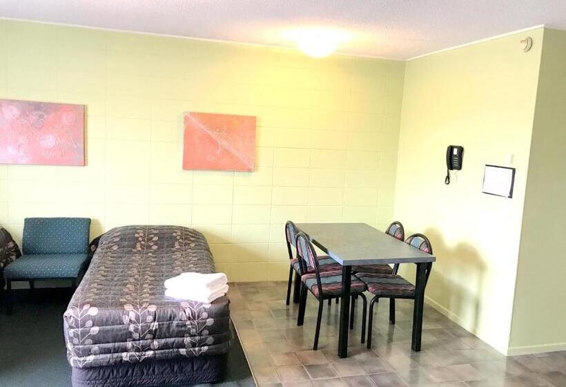 חדר משפחתי, Greenview Motel