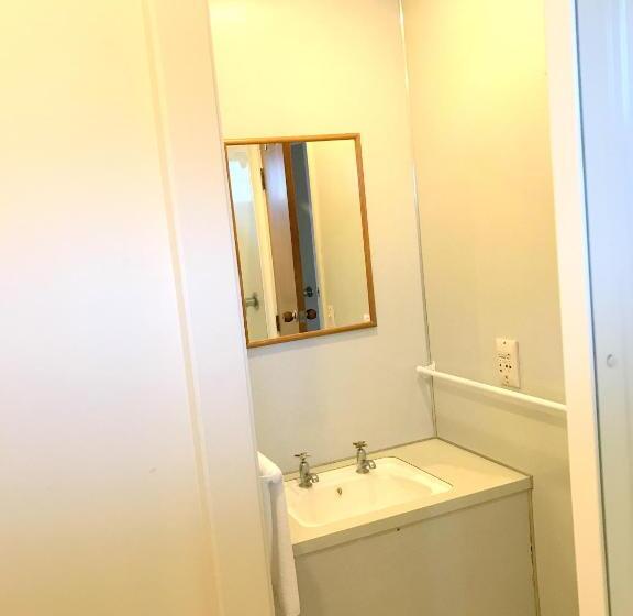 סטודיו קלאסי, Greenview Motel