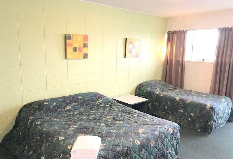 סטודיו אקונומי, Greenview Motel