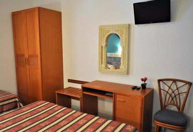 اتاق استاندارد سه نفره, Al Tair