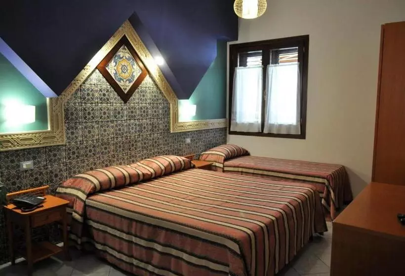 اتاق استاندارد سه نفره, Al Tair