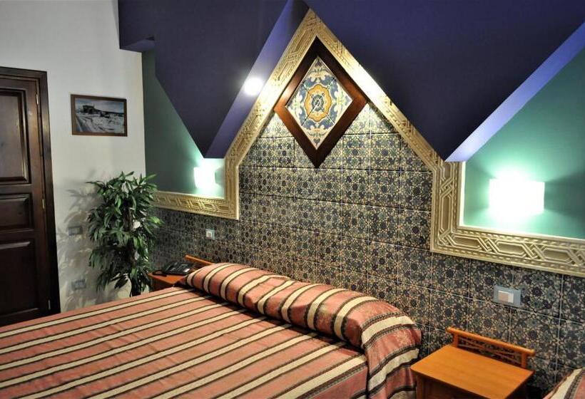 标准三人间, Al Tair