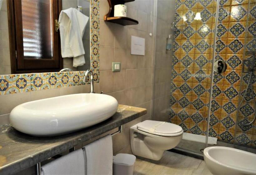 标准三人间, Al Tair