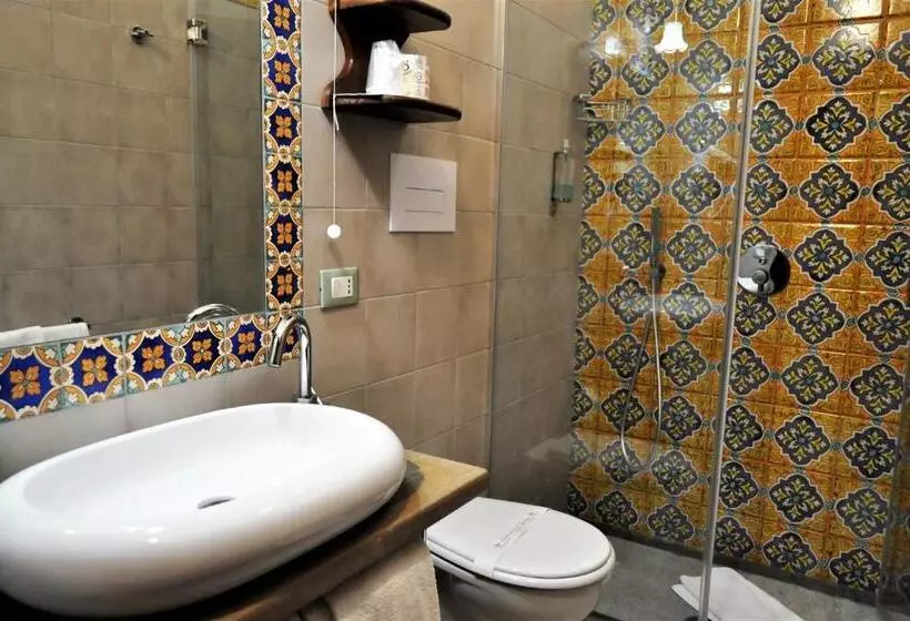 اتاق استاندارد با بالکن, Al Tair