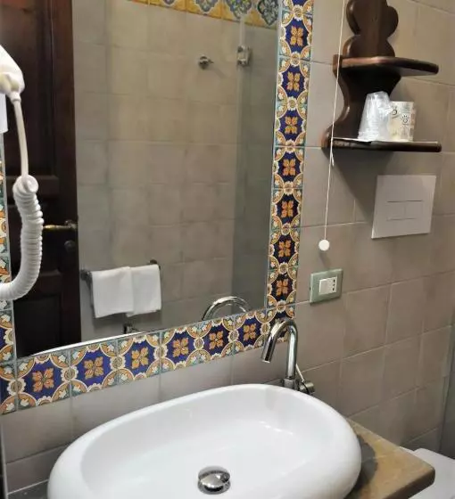 اتاق استاندارد با بالکن, Al Tair