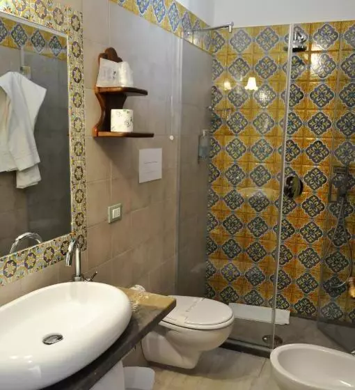 اتاق استاندارد سه تخته با بالکن, Al Tair