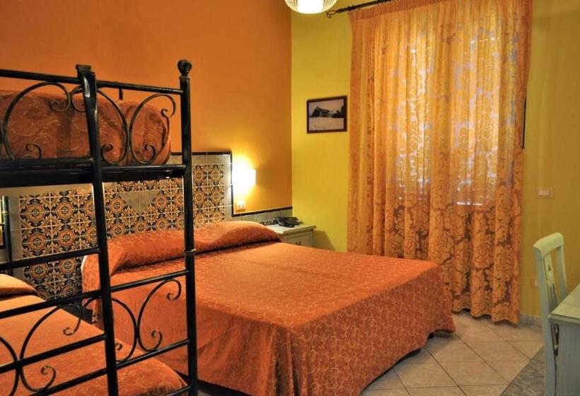 带阳台标准四人间, Al Tair