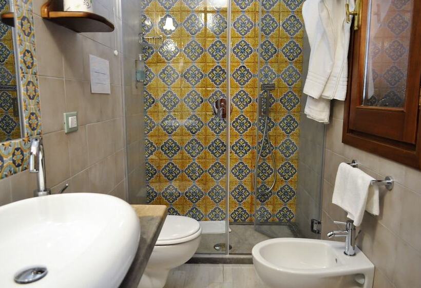 标准三人间, Al Tair