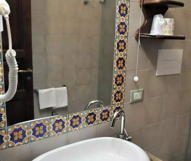 اتاق استاندارد چهار تخته, Al Tair