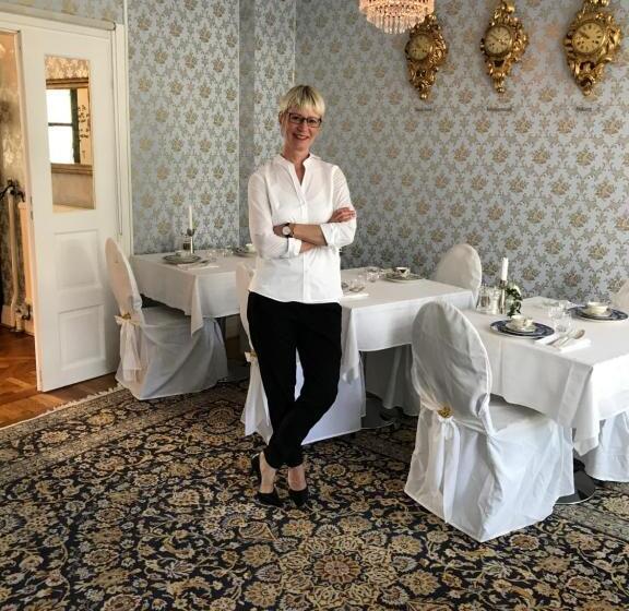 标准单人间, Annas Hotell