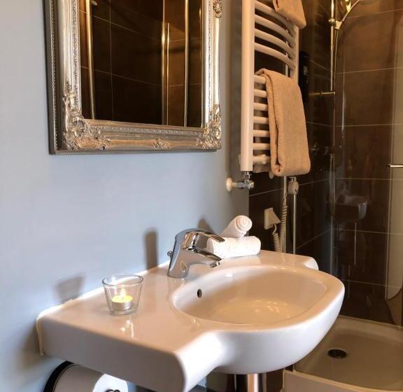 标准单人间, Annas Hotell