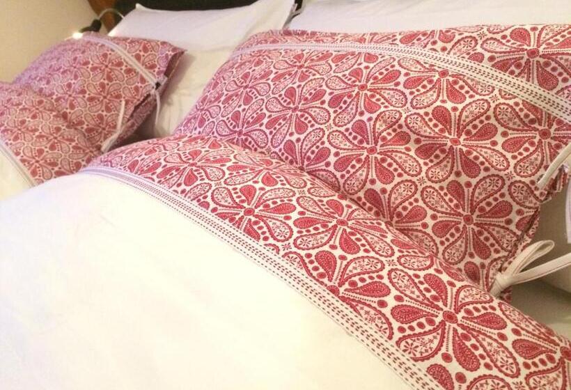 标准间, Annas Hotell