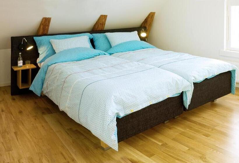 标准间, Annas Hotell