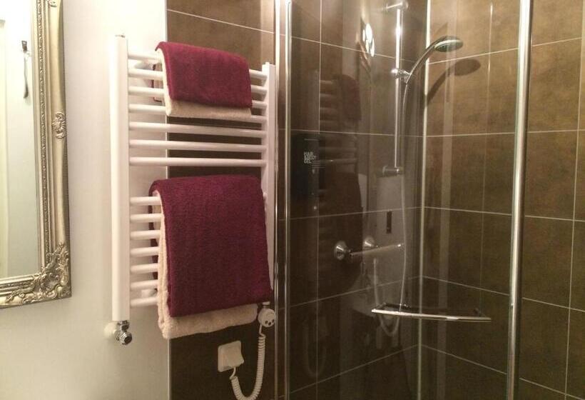 标准间, Annas Hotell