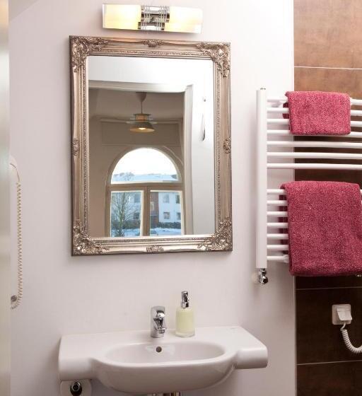 标准间, Annas Hotell