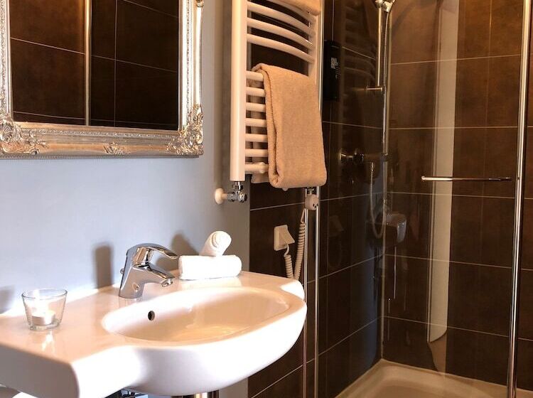 标准间, Annas Hotell