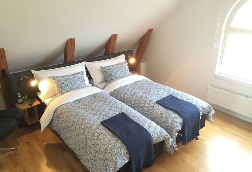 标准间, Annas Hotell