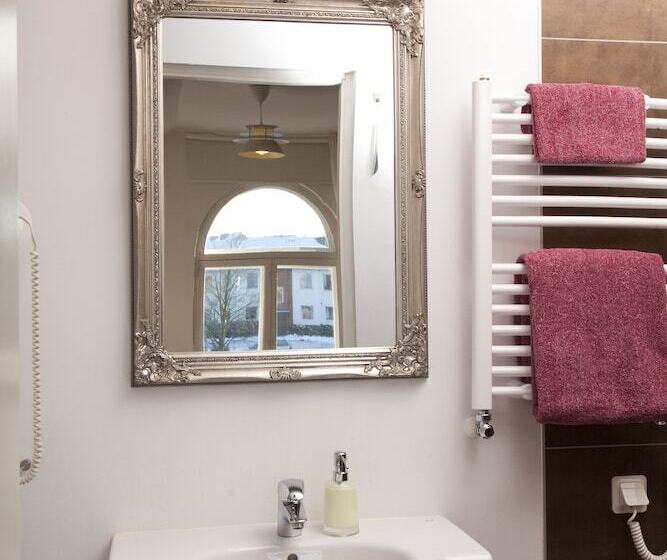 标准单人间, Annas Hotell