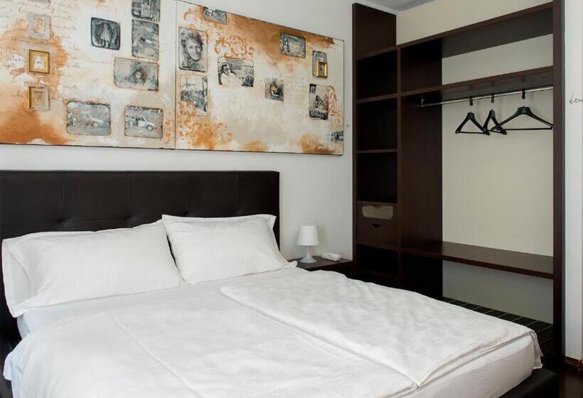 اتاق استاندارد چهار تخته, Asterix