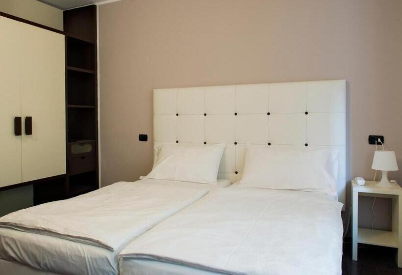 اتاق استاندارد چهار تخته, Asterix