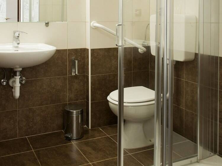 اتاق استاندارد سه نفره, Asterix