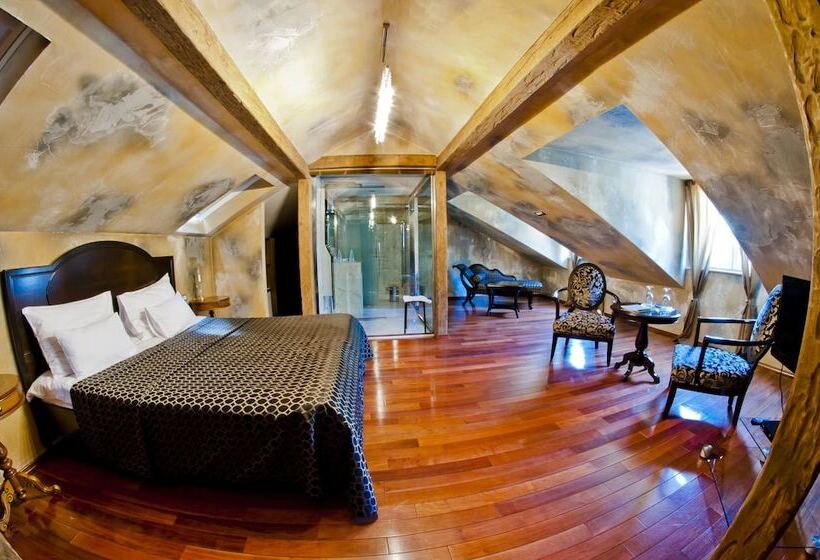 سوییت جونیور با چشم‌انداز دریا, Boutique Hotel Astoria