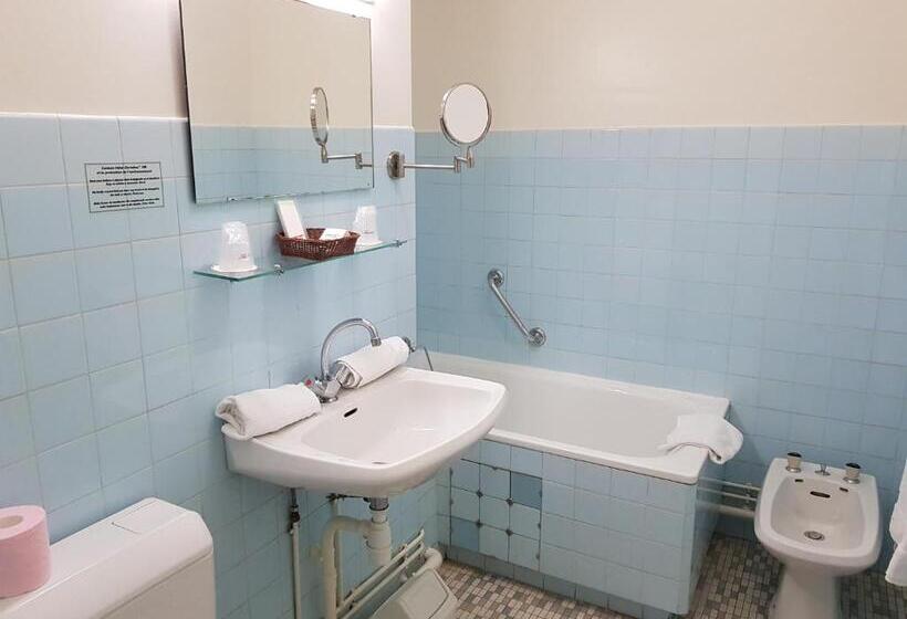 Номер Стандарт Трехместный, Christina