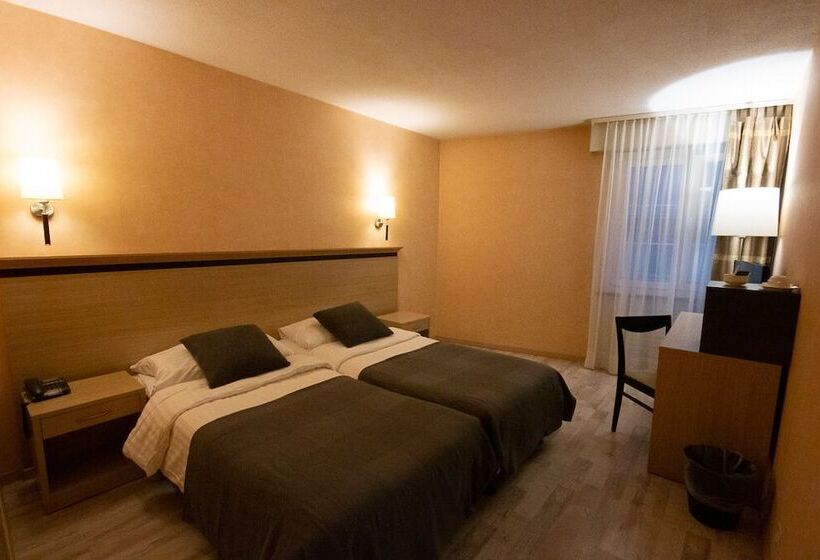 Номер Стандарт, De La Vieille Tour