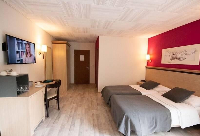 سوییت جونیور, De La Vieille Tour