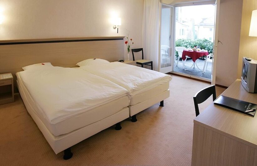 Номер Стандарт с Балконом, De La Vieille Tour