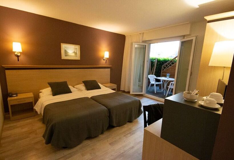 Номер Стандарт с Балконом, De La Vieille Tour