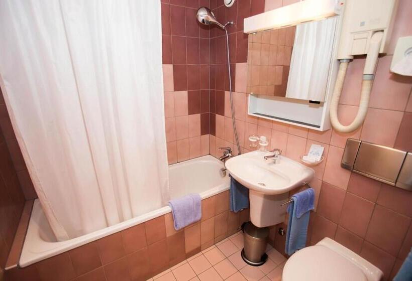 Номер бизнес-класса, Hôtel Du Port