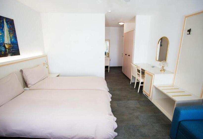 Номер бизнес-класса, Hôtel Du Port