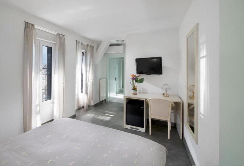 Номер Стандарт, Hôtel Du Port