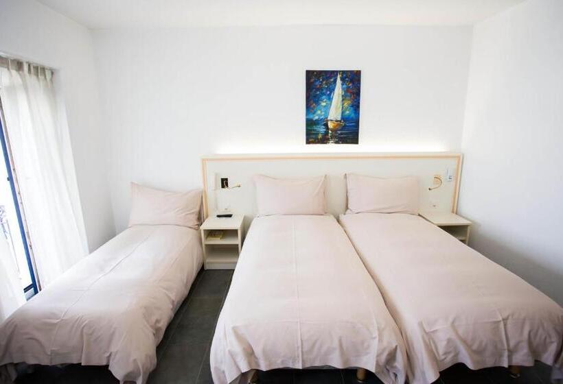 Семейный Номер, Hôtel Du Port