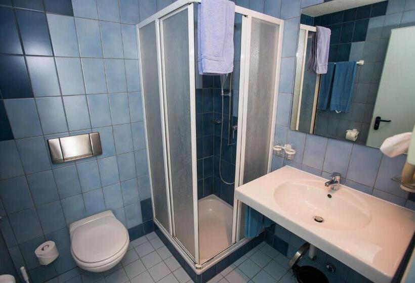 Номер Стандарт, Hôtel Du Port