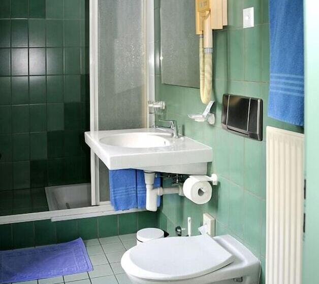 Номер Стандарт, Hôtel Du Port