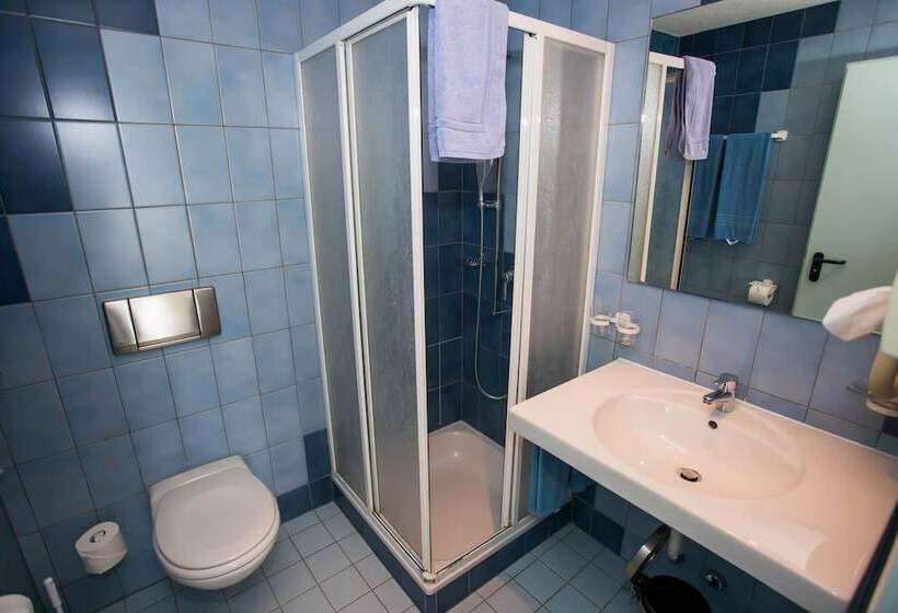 Номер Стандарт, Hôtel Du Port