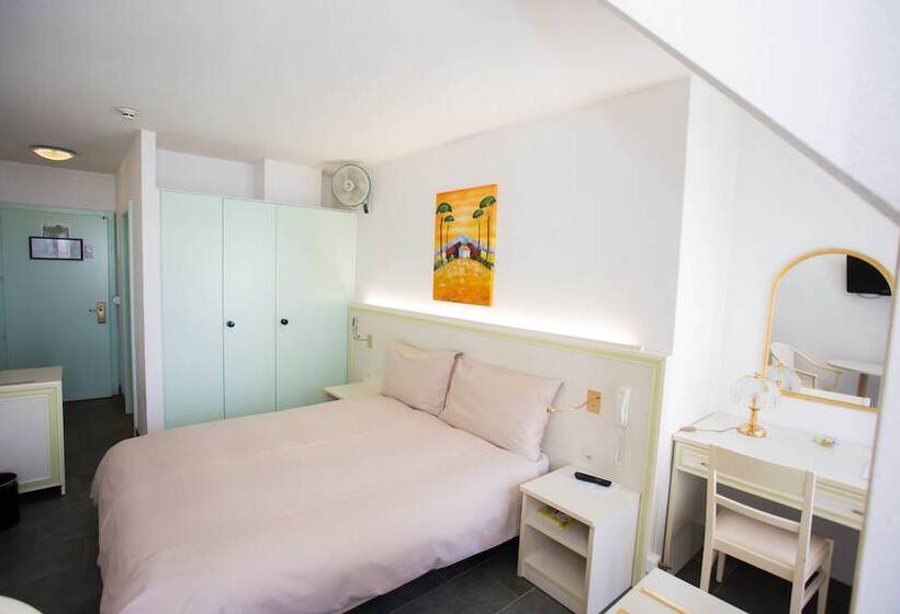 Номер Стандарт, Hôtel Du Port