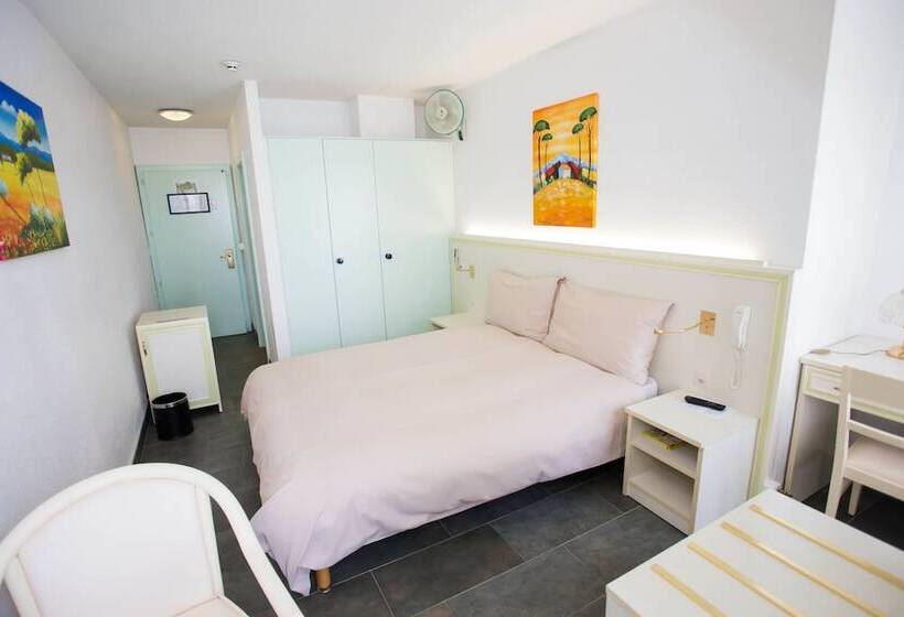 Номер Стандарт, Hôtel Du Port