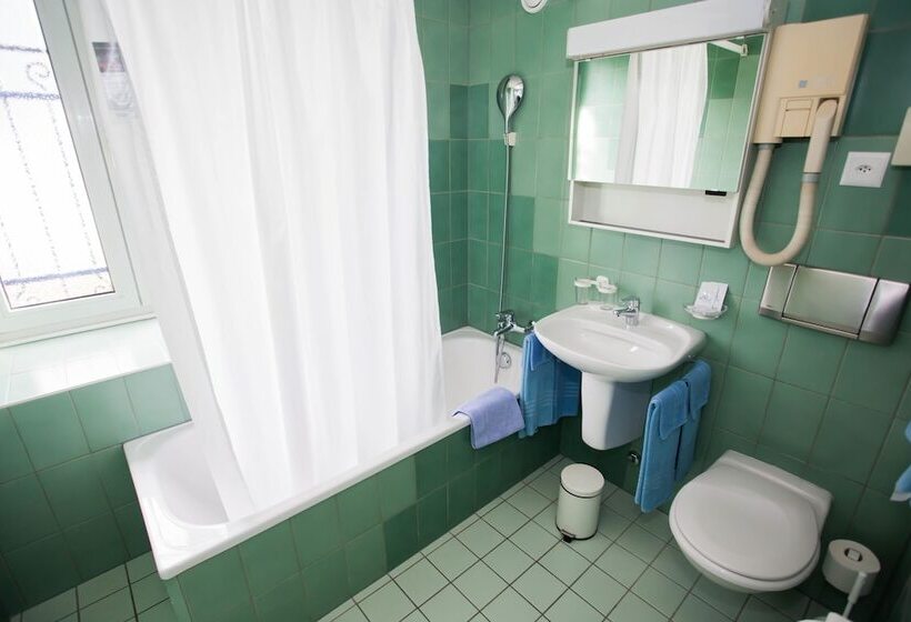 Номер бизнес-класса, Hôtel Du Port