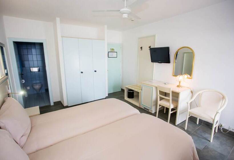 Номер Стандарт, Hôtel Du Port