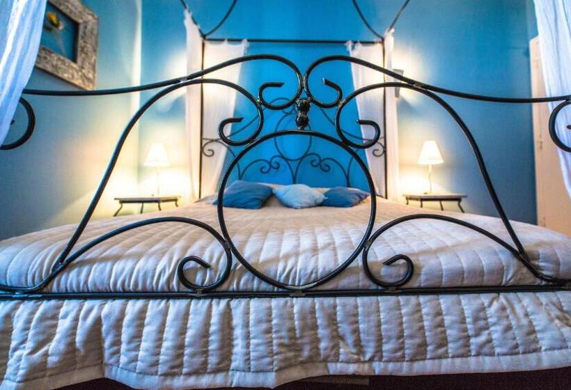 Четырехместный Номер Стандарт, Hôtel Mas De Baumes