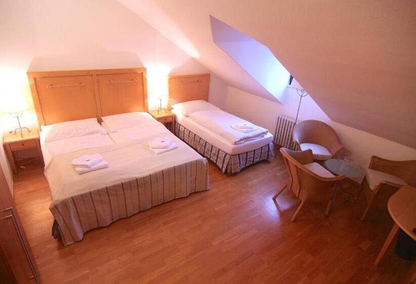 スタンダードトリプルルーム, Klika