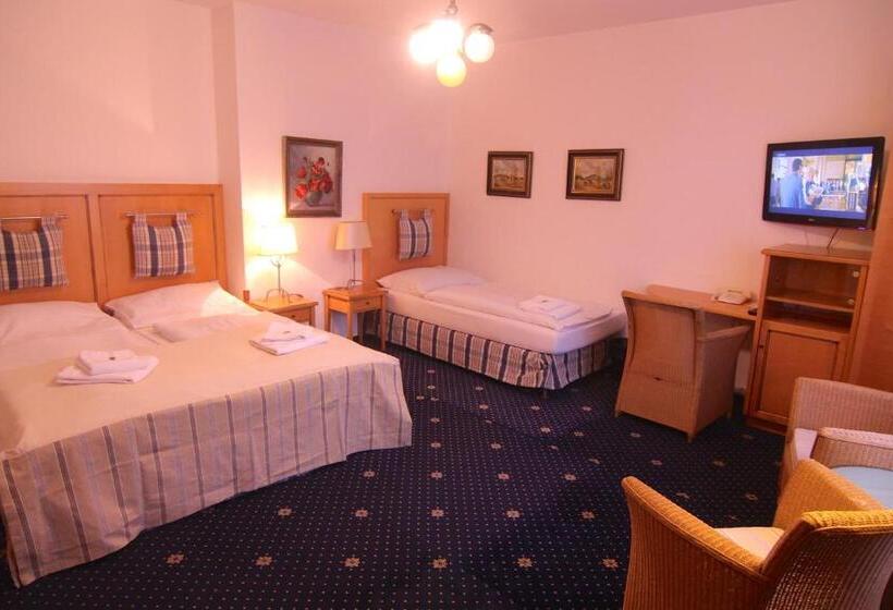 スタンダードトリプルルーム, Klika