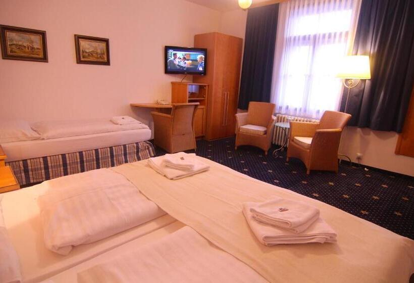 スタンダードトリプルルーム, Klika