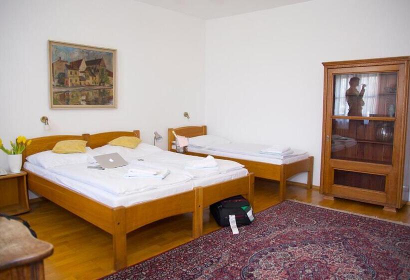 スタンダードトリプルルーム, Klika