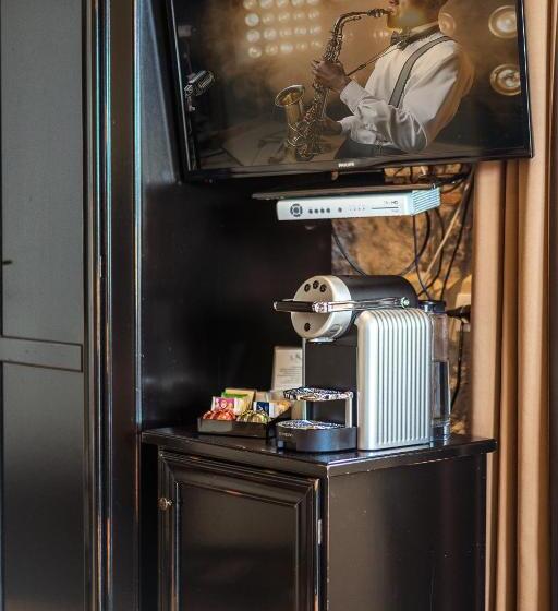 جناح جونيور, La Locanda Del Conte Mameli