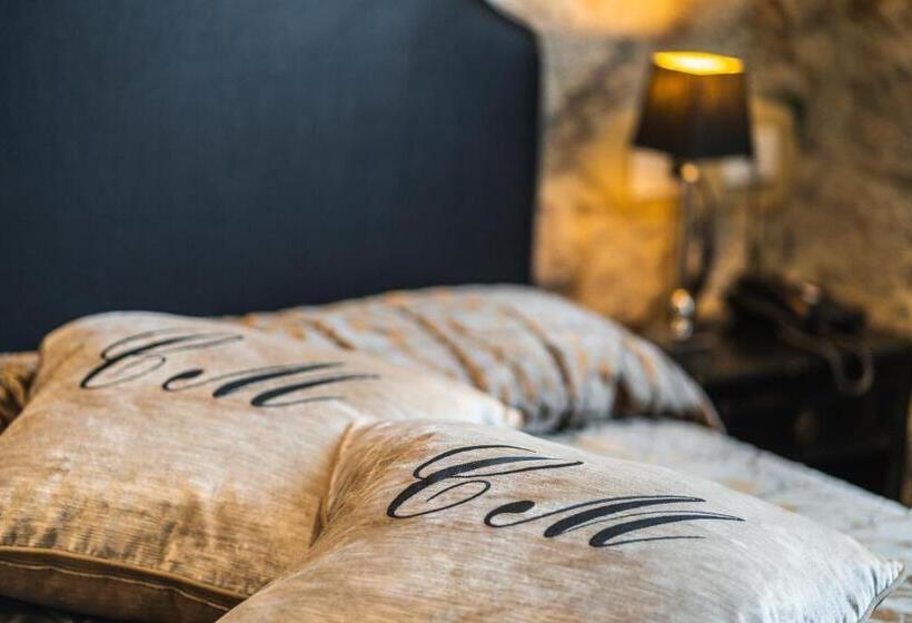 جناح جونيور, La Locanda Del Conte Mameli